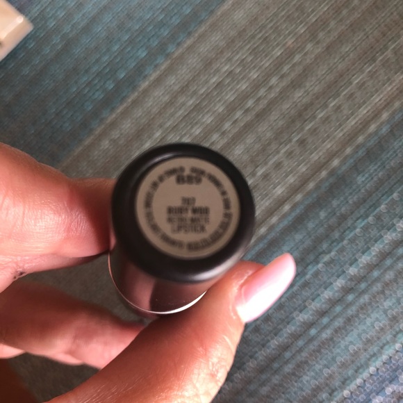 MAC full size lipstick Ruby Woo - Picture 2 of 3